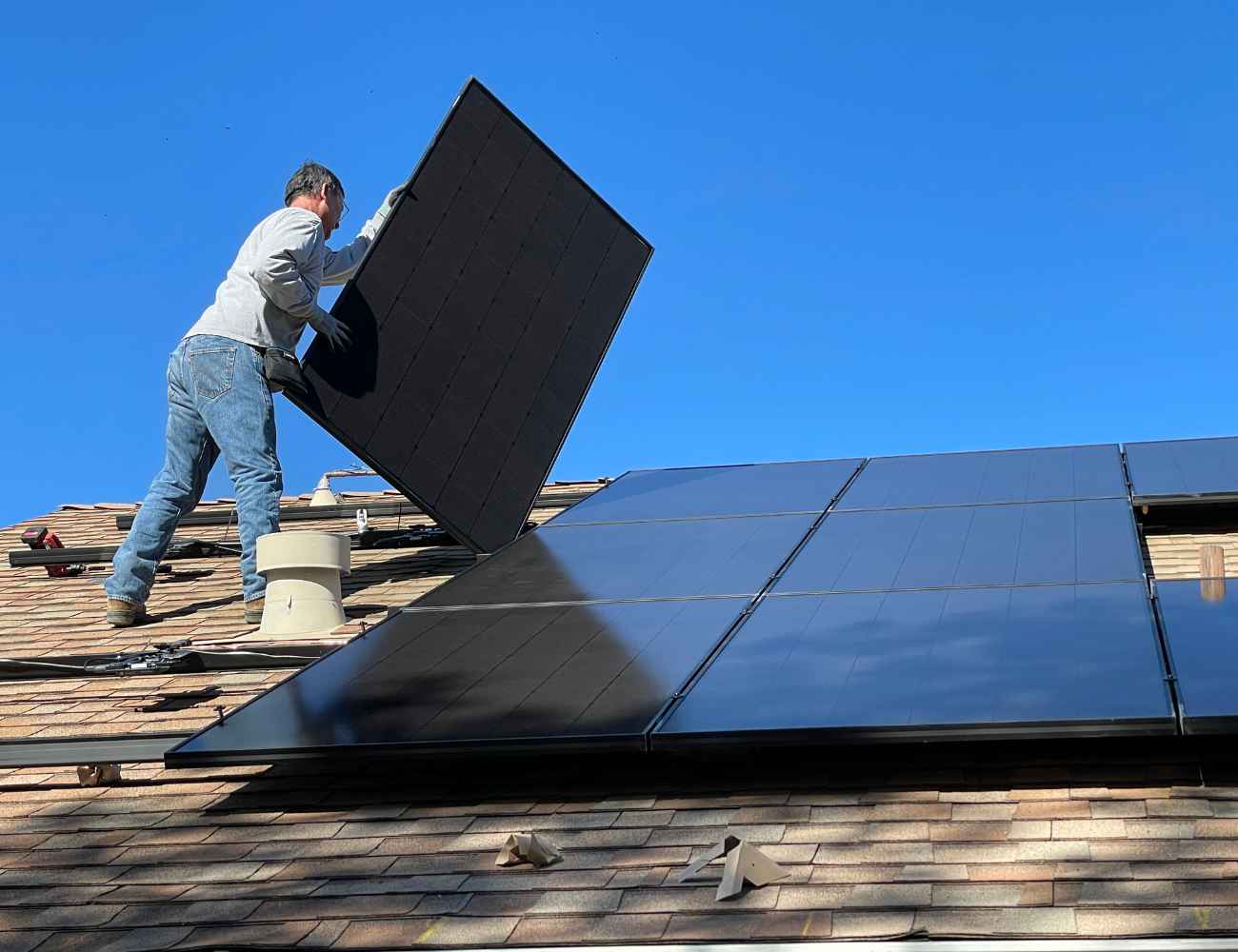 10 Ways Homeowners Can Get Paid to Go Solar